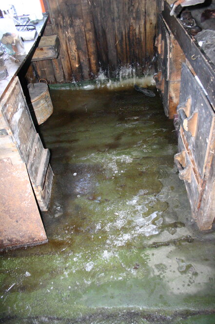 2004-05 Scott's 'Terra Nova' hut, Cape Evans, Interior (04)