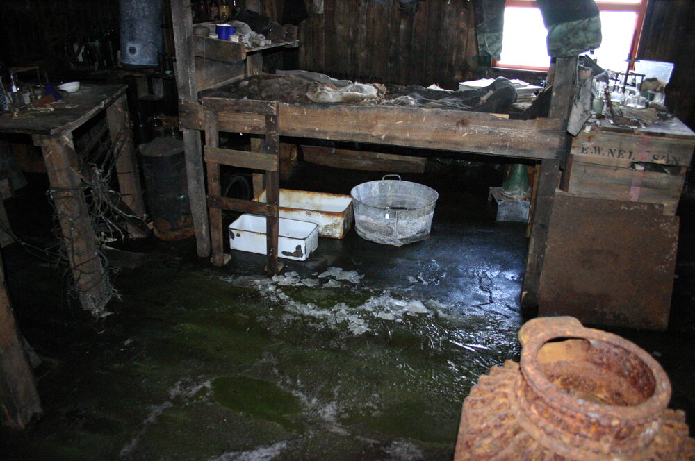 2004-05 Scott's 'Terra Nova' hut, Cape Evans, Interior (09)
