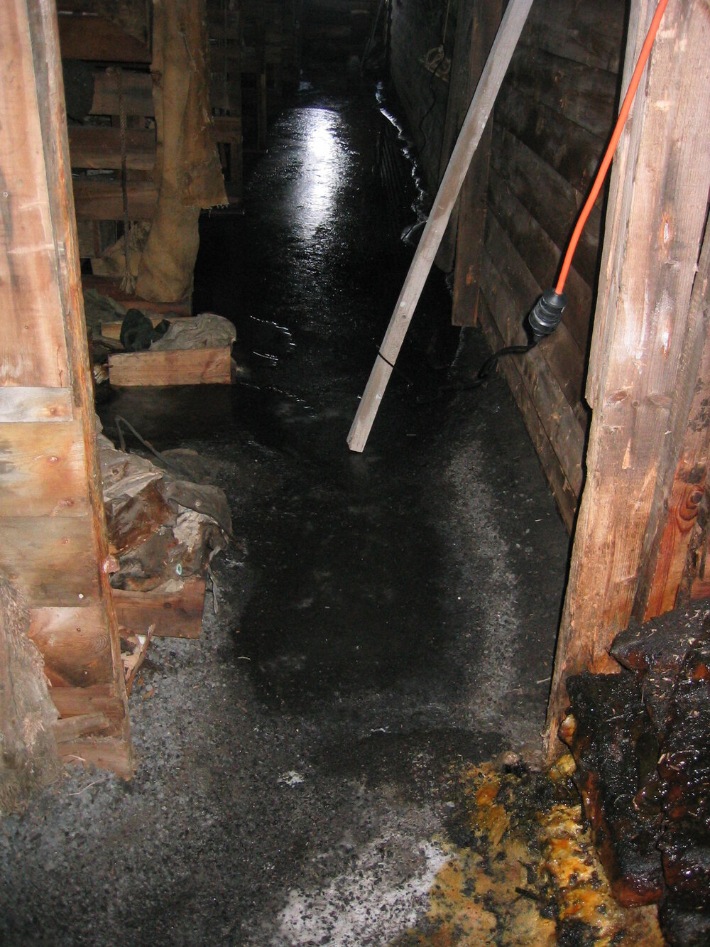 2004-05 Scott's 'Terra Nova' hut, work task,  inspection (18)