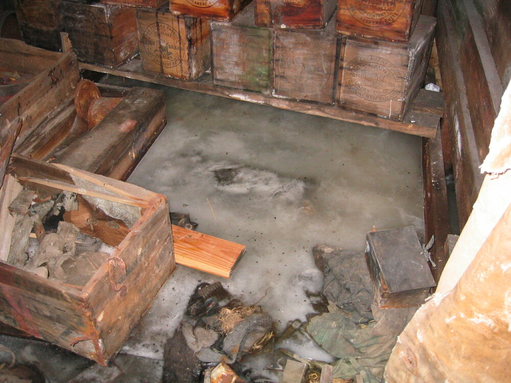 2004-05 Scott's 'Terra Nova' hut, work task, inspection (20)