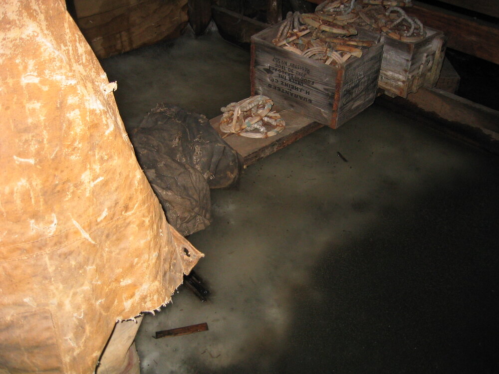 2004-05 Scott's 'Terra Nova' hut, work task, inspection (21)