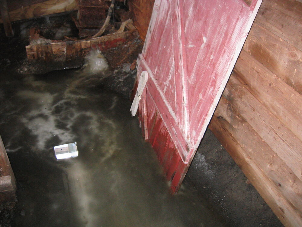 2004-05 Scott's 'Terra Nova' hut, work task, inspection (33)