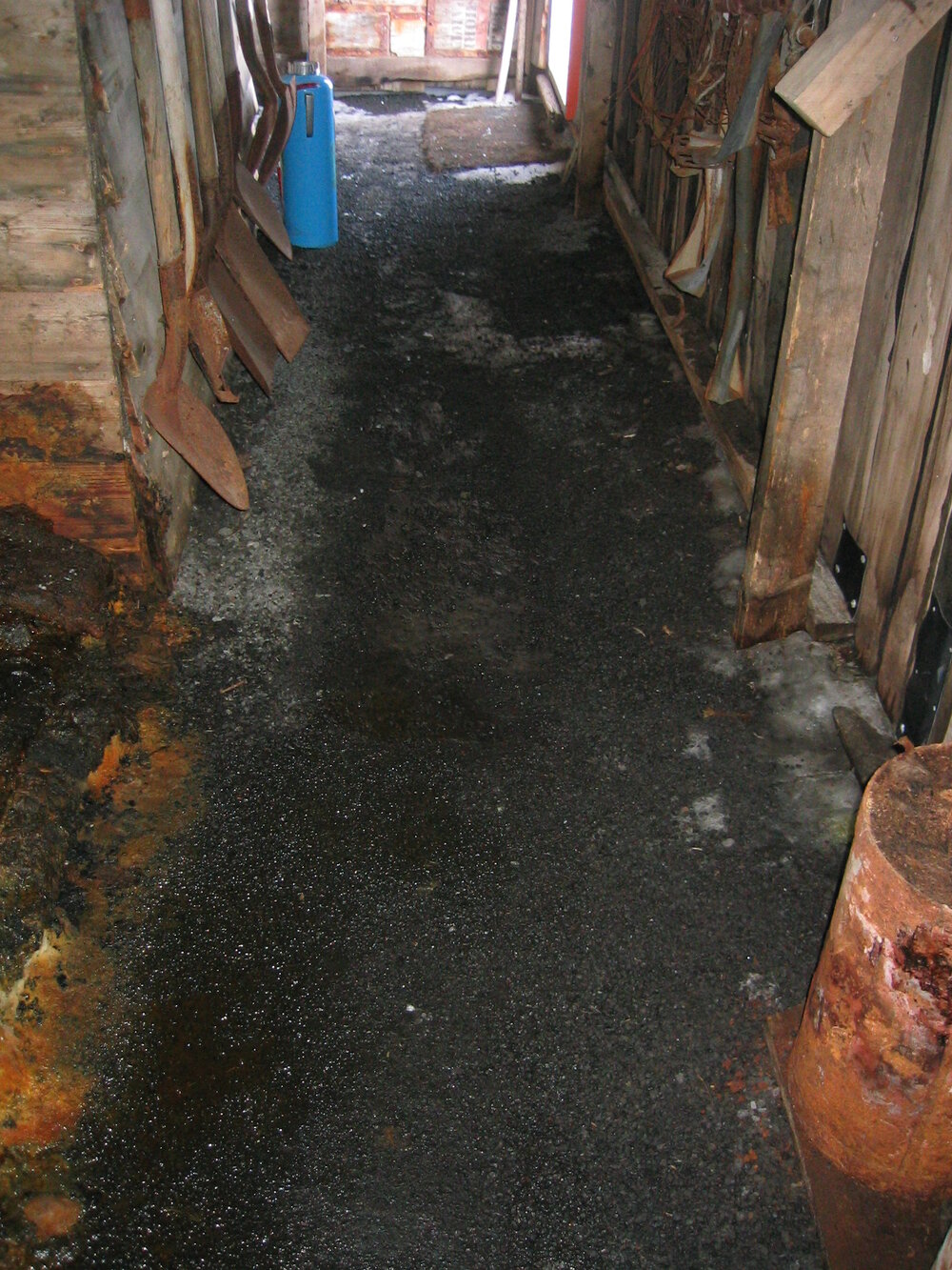 2004-05 Scott's 'Terra Nova' hut, work task, inspection (42)