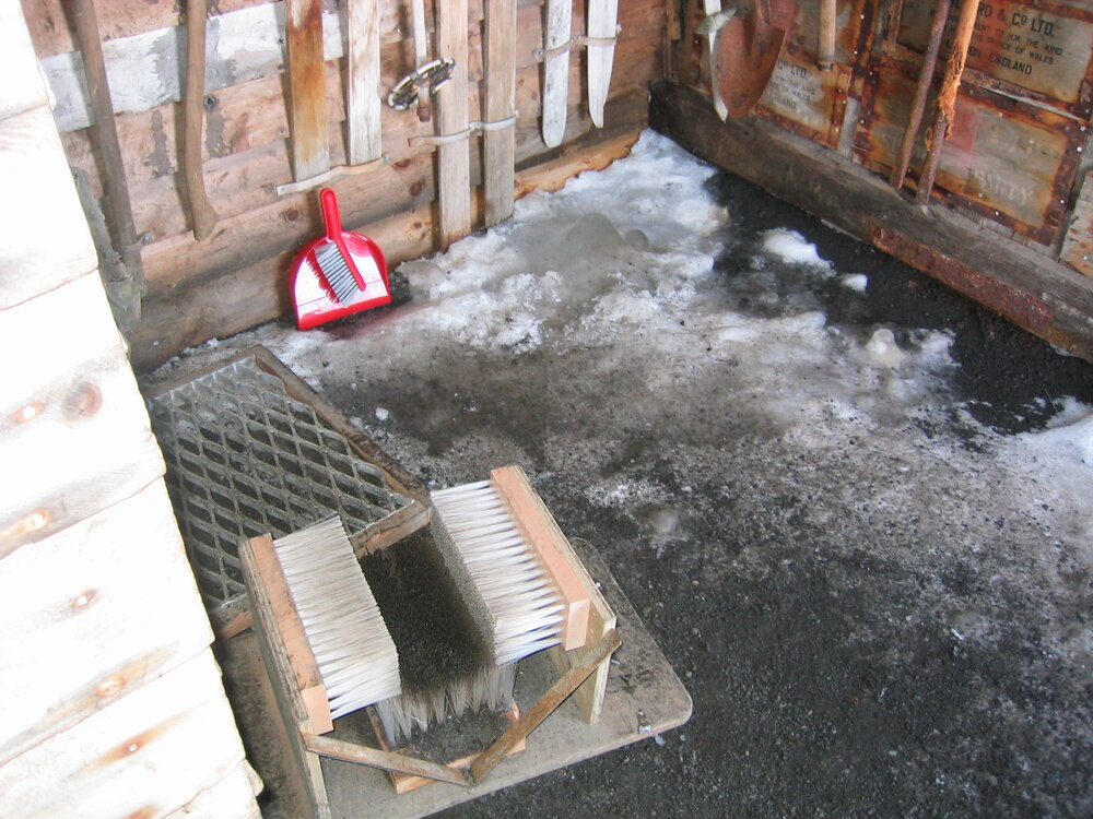 2004-05 Scott's 'Terra Nova' hut, work task, inspection (43)