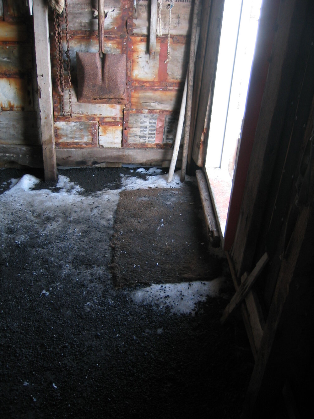 2004-05 Scott's 'Terra Nova' hut, work task, inspection (44)