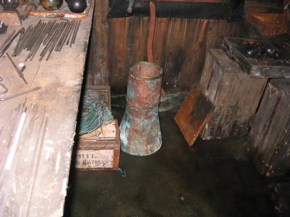 2004-05 Scott's 'Terra Nova' hut, work task, inspection (85)