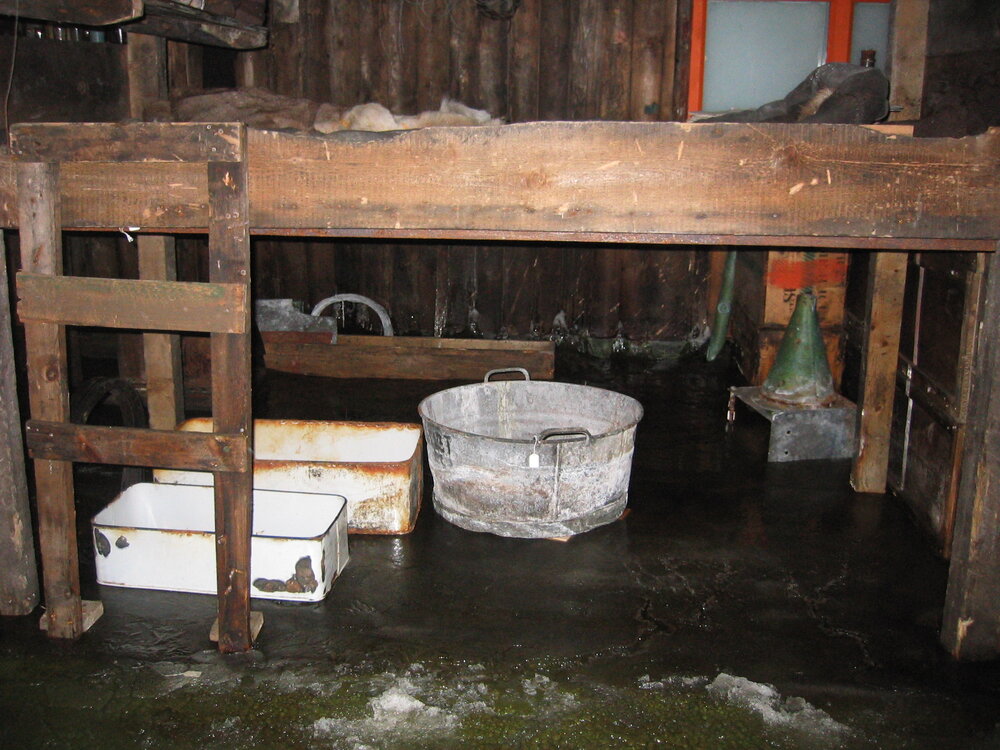 2004-05 Scott's 'Terra Nova' hut, work task, inspection (88)