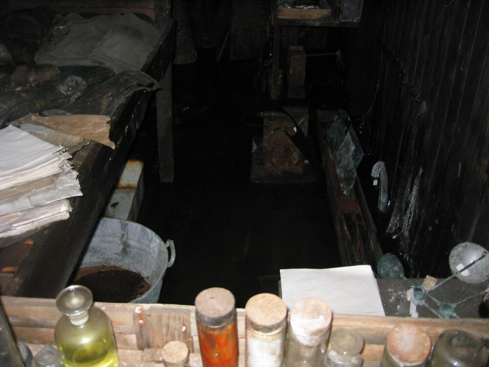 2004-05 Scott's 'Terra Nova' hut, work task, inspection (93)