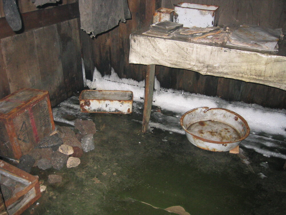 2004-05 Scott's 'Terra Nova' hut, work task, inspection (102)