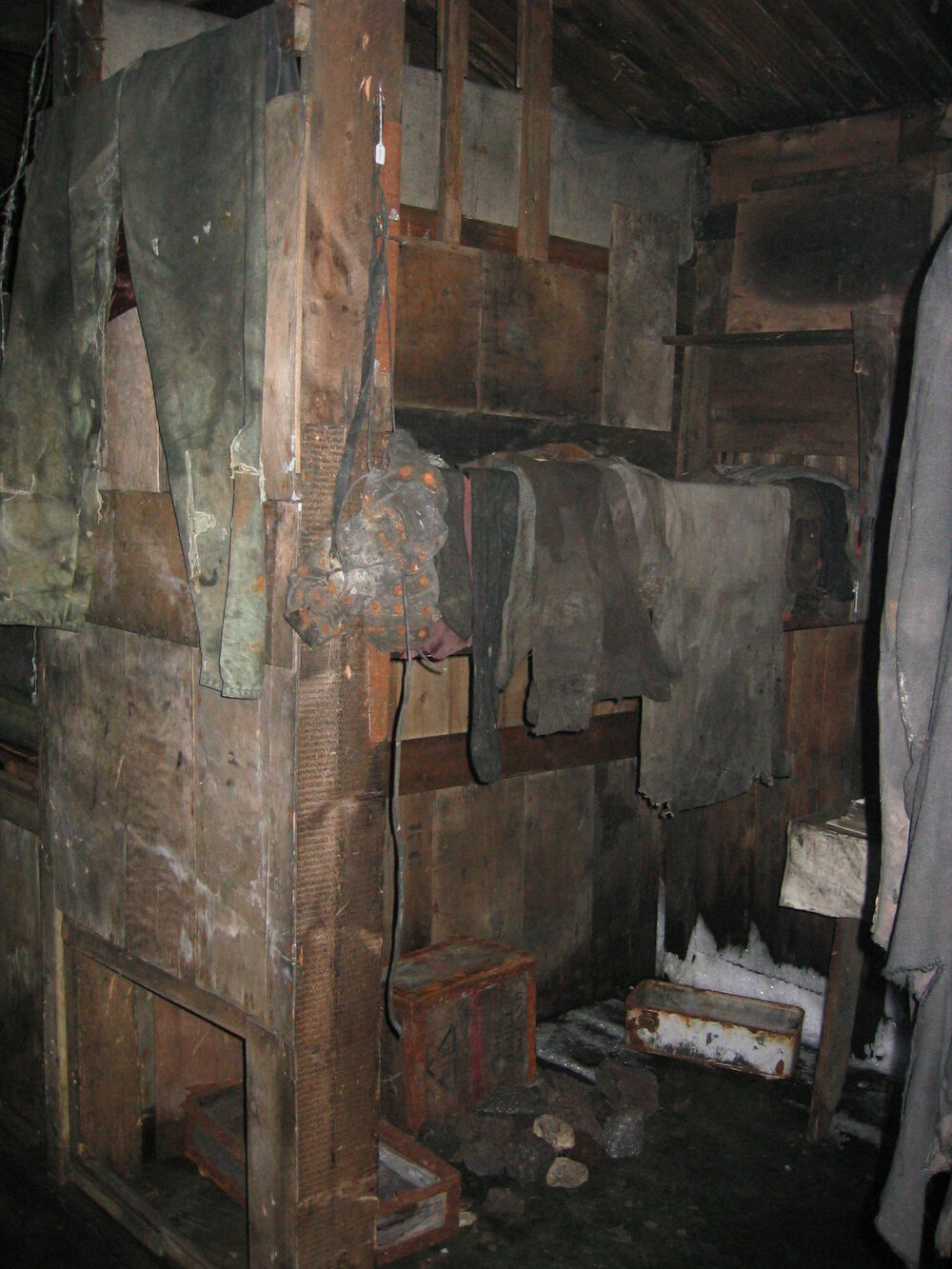 2004-05 Scott's 'Terra Nova' hut, work task, inspection (119)