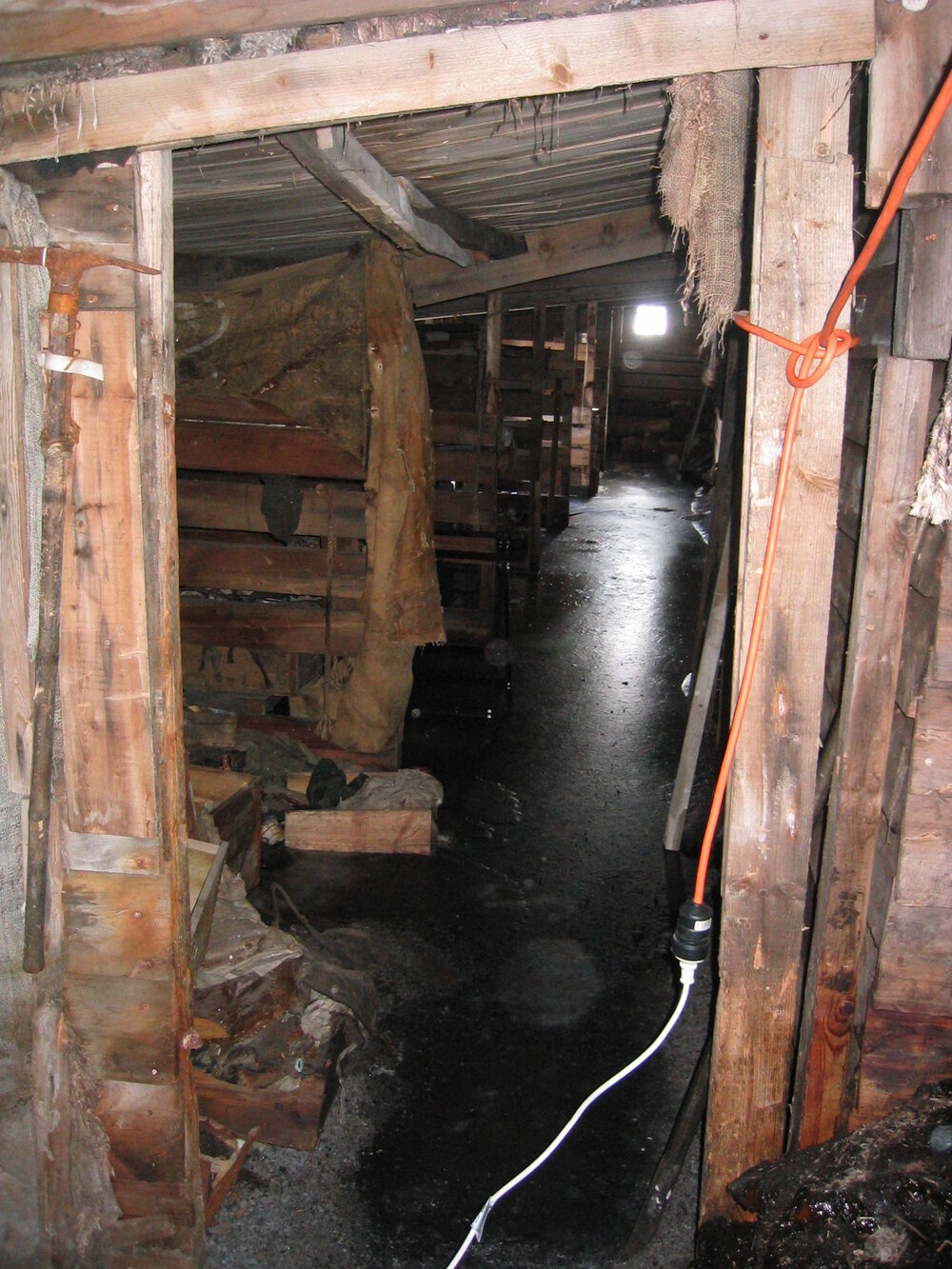 2004-05 Scott's 'Terra Nova' hut, work task, inspection (133)