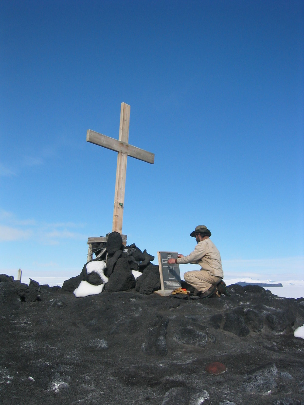 2004-05 Scott's 'Terra Nova' hut, work task, Cross (003)