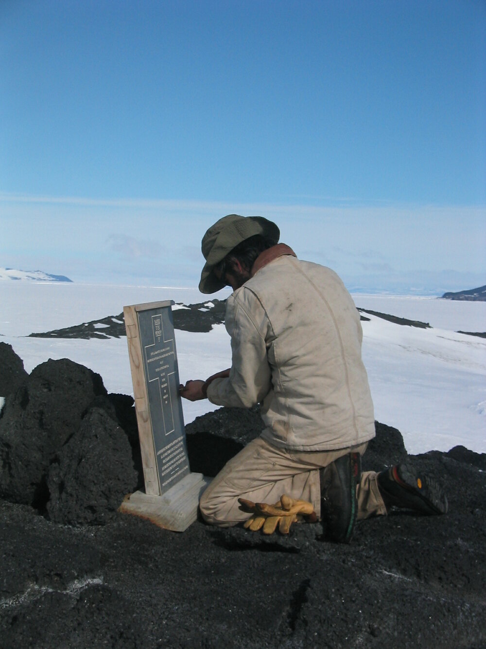 2004-05 Scott's 'Terra Nova' hut, work task, Cross (006)