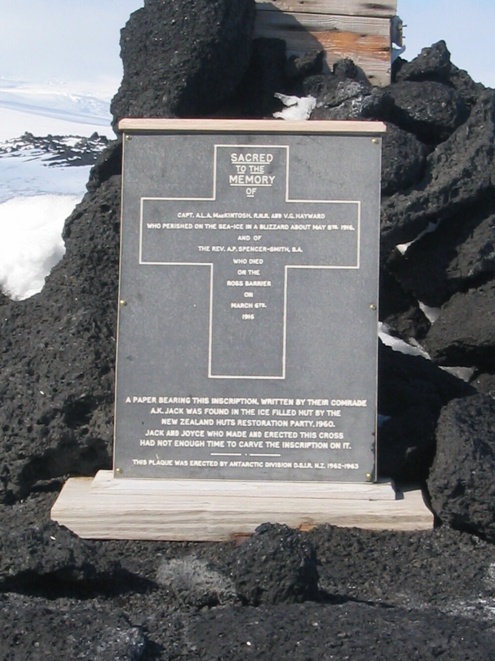 2004-05 Scott's 'Terra Nova' hut, work task, Cross (011)