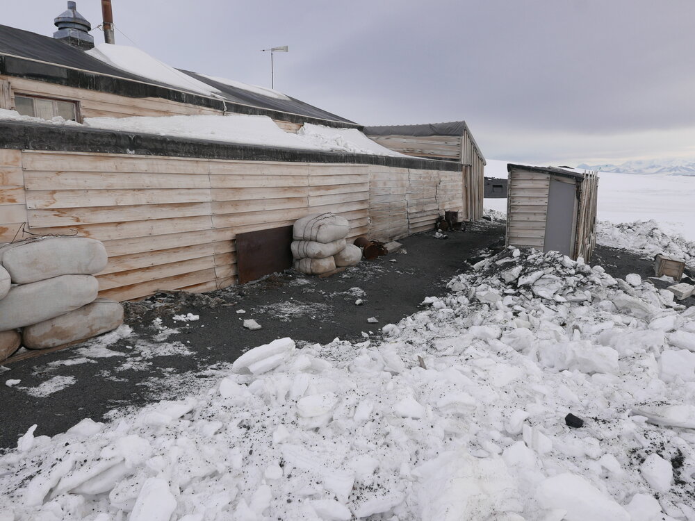 2020-21 'Terra Nova' Hut, hut exterior (14)