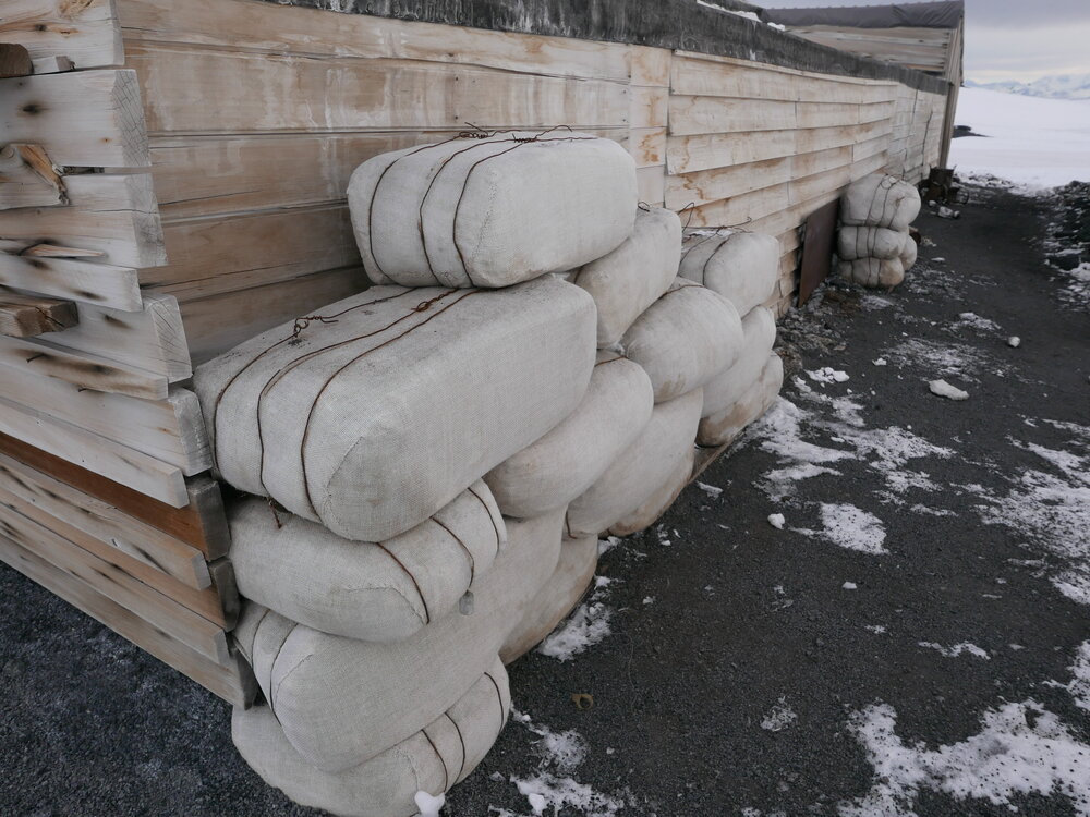 2020-21 'Terra Nova' Hut, hut exterior (16)