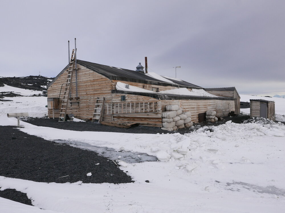 2020-21 'Terra Nova' Hut, hut exterior (17)