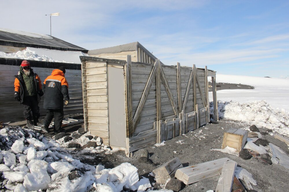 2020-21 'Terra Nova' Hut, hut exterior (28)