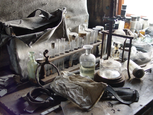 2004-05 Scott's 'Terra Nova' hut conservation (095)