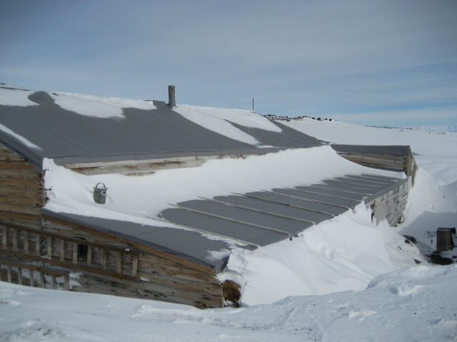 2006 Snow build-up along the North wall of Scott's 'Terra Nova' hut