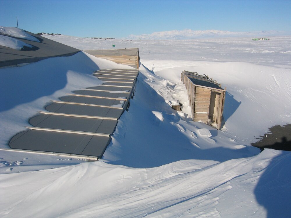 2006 Snow build-up along the North wall of Scott's 'Terra Nova' hut