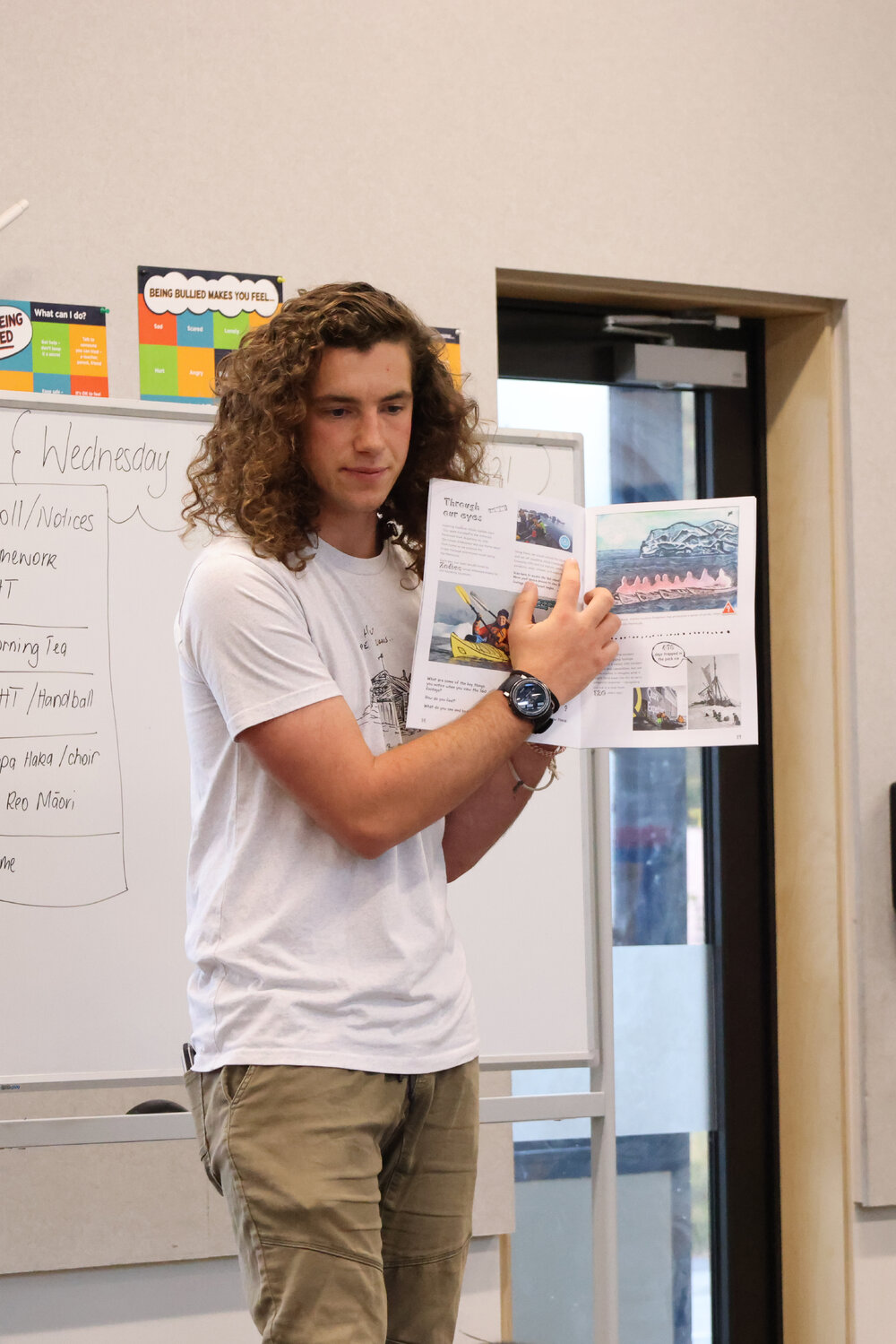 Inspiring Explorer&trade; Alumni Anzac Gallate introduces students to AHT's augmented reality app (003)