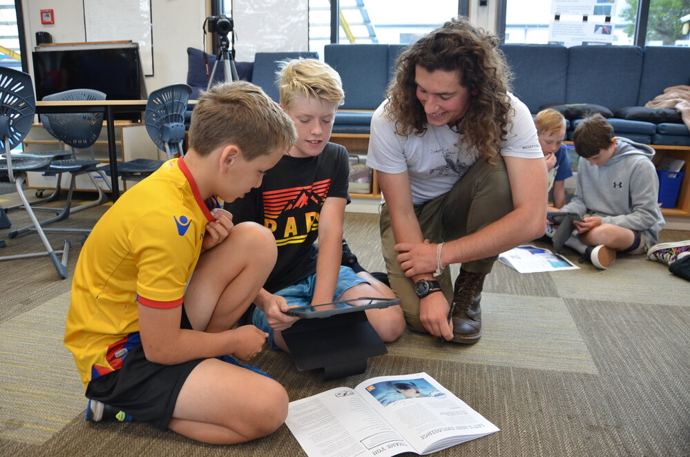Inspiring Explorer&trade; alumni Anzac Gallate introduces students to AHT's augmented reality app 