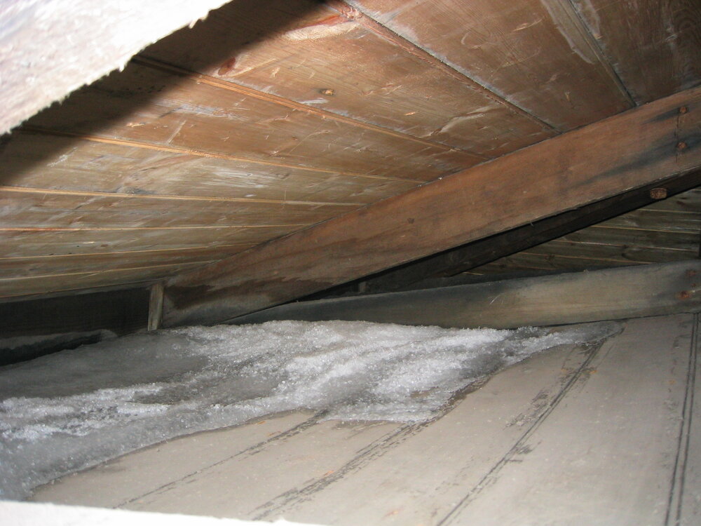 Snow ingress in roof cavity of Scott's 'Discovery' Hut