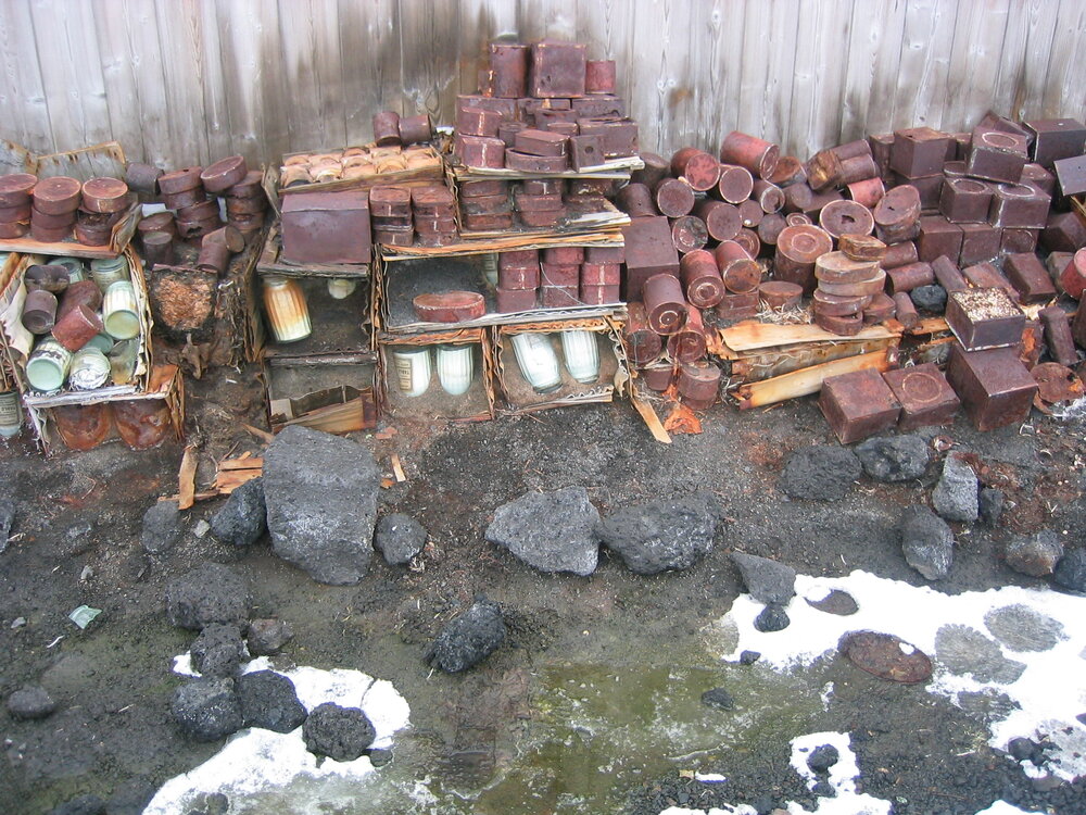 2003-04 Disintegrating Venesta boxes at Shackleton's 'Nimrod' Hut (002)