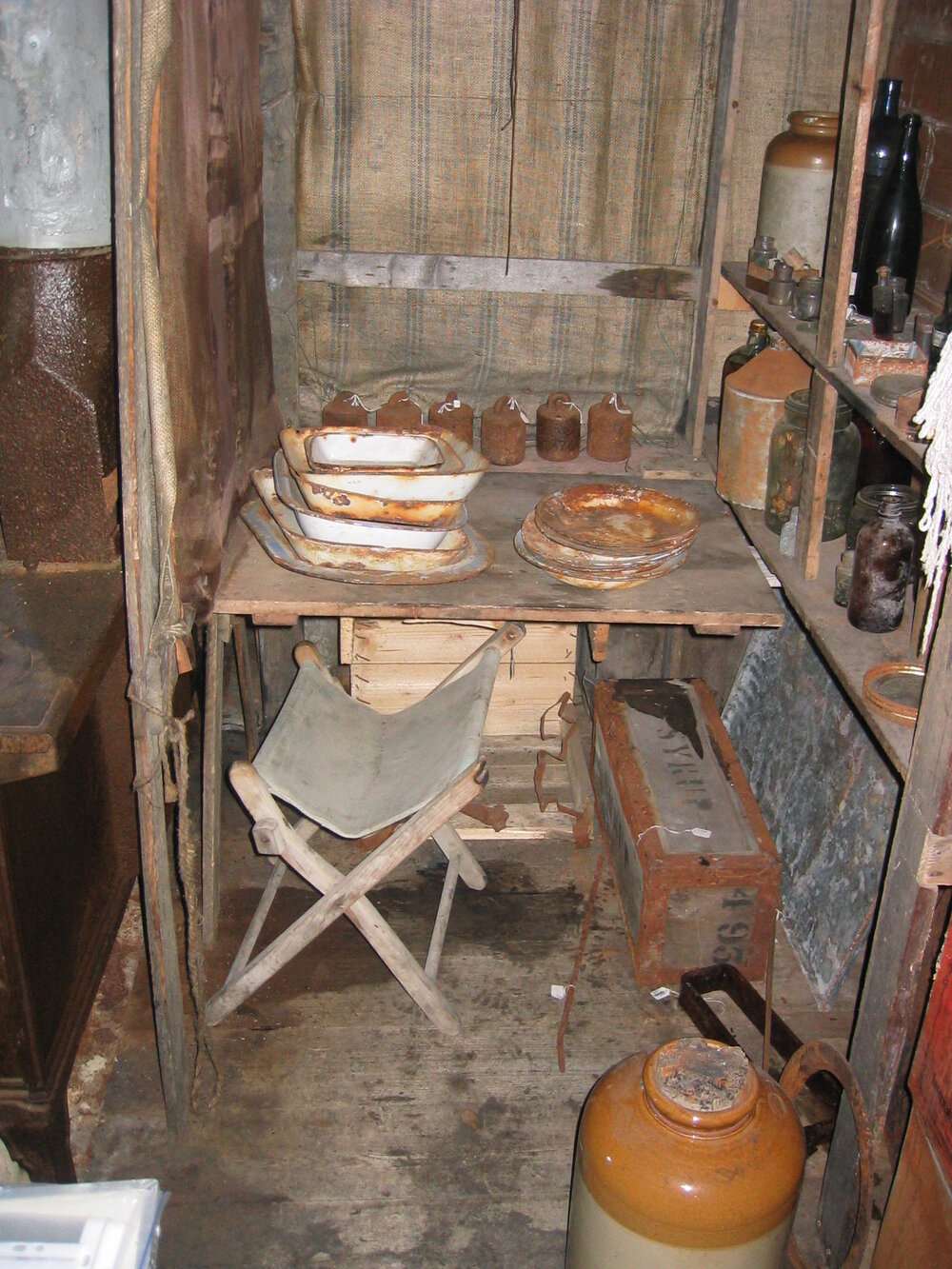 2003-04 Biological laboratory on east wall of Shackleton's 'Nimrod' Hut (001)