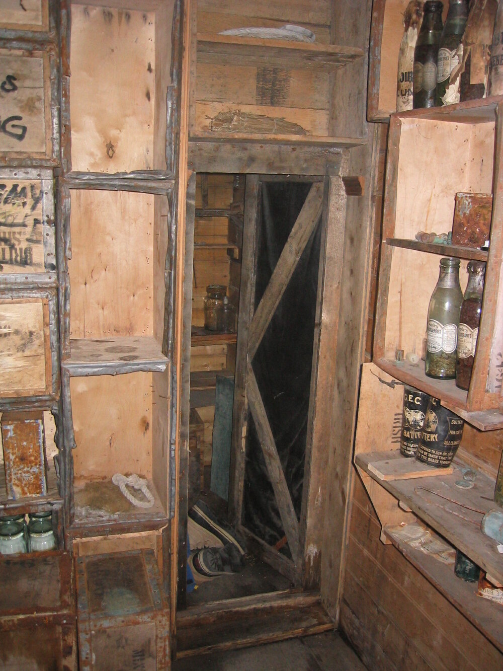 2003-04 Entrance to darkroom in Shackleton's 'Nimrod' Hut