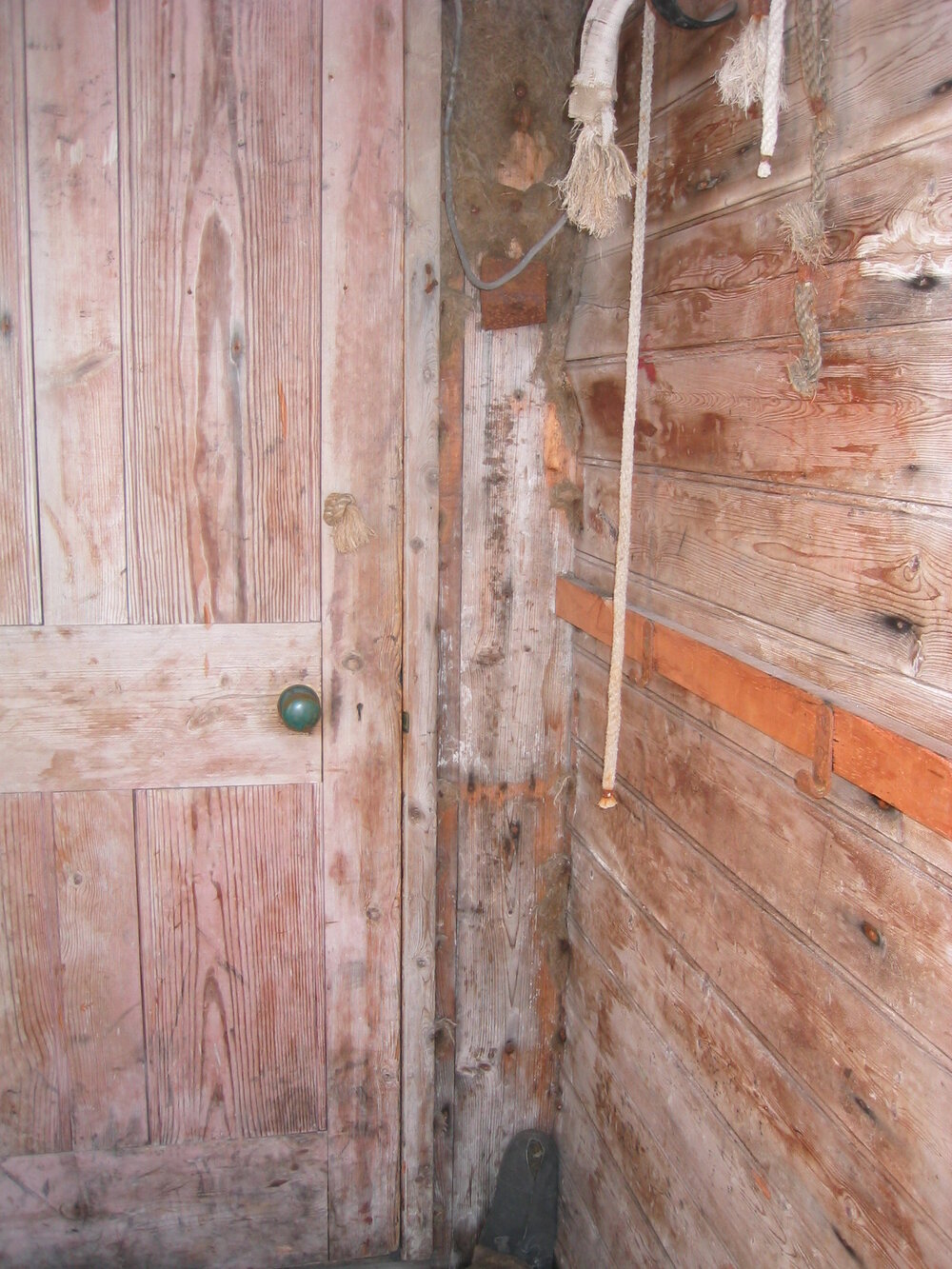 2003-04 Entrance porch to Shackleton's 'Nimrod' Hut (001)