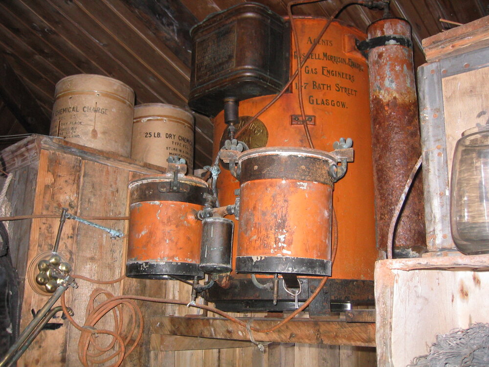 2003-04 Drummond's acetylene gas generator, Shackleton's 'Nimrod' Hut (003)