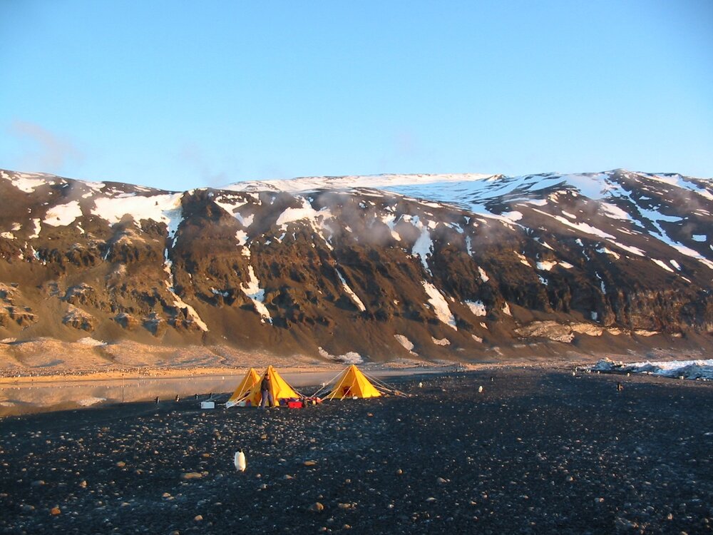 2003 K440 at Cape Adare - Field camp (002)