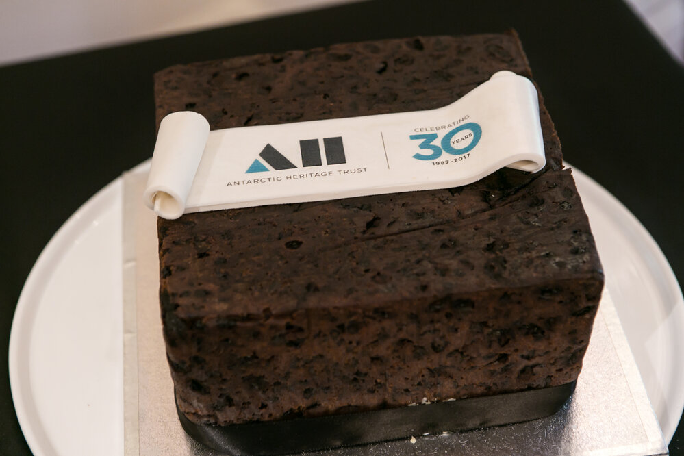 Birthday fruit cake to celebrate AHT's 30th birthday (001)