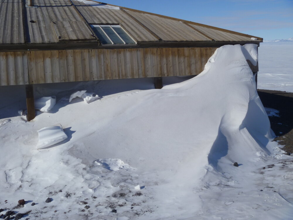 Snow accumulation at Scott's 'Discovery' hut (001)