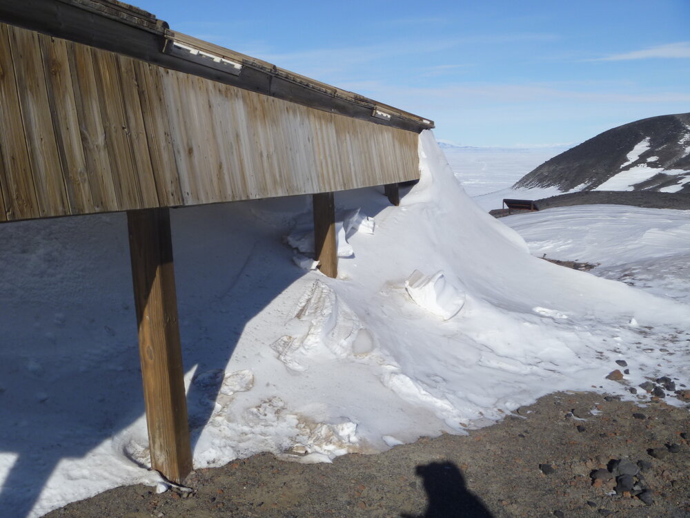 Snow accumulation at Scott's 'Discovery' hut (002)