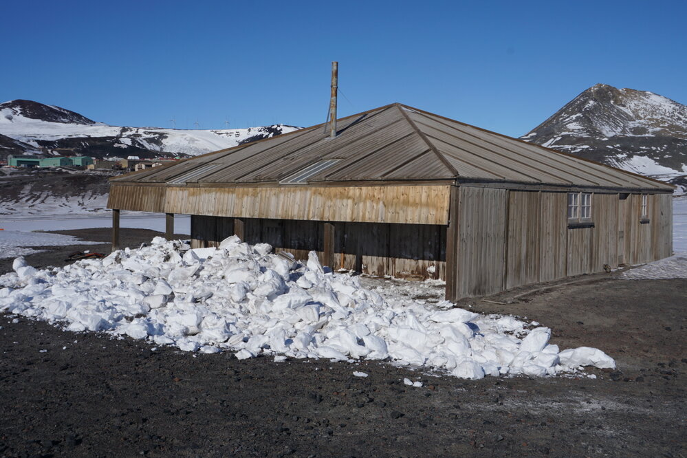 2019-20 Scott's 'Discovery' Hut (002)