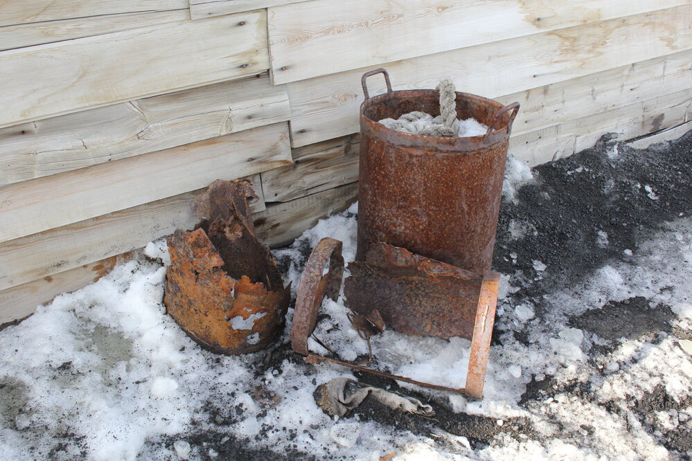 2019-20 Oxidised metal pails outside Scott's 'Terra Nova' Hut (002)