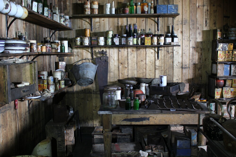 2019-20 The west wall galley (002)