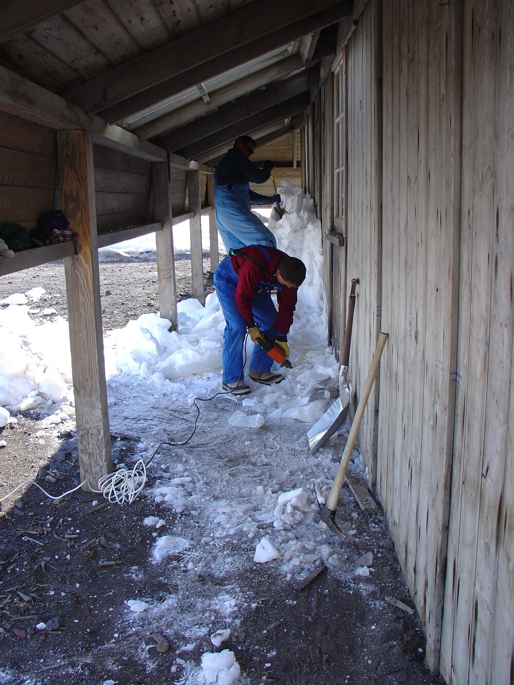 Snow and ice removal, Scott's 'Discovery' Hut