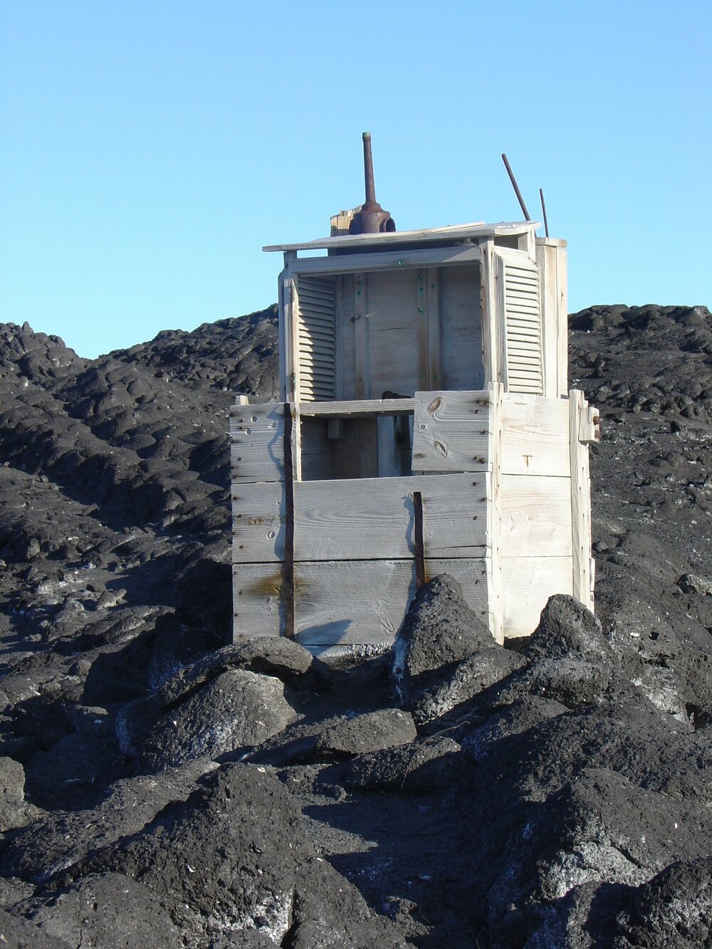Stevenson's screen near Shackleton's 'Nimrod' Hut 