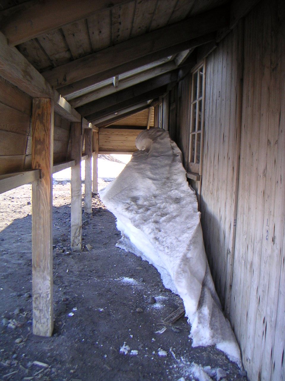 Snow and ice build up, Scott's 'Discovery' Hut (002)