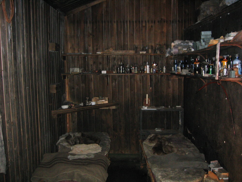 2003-04 Evans' and Wilson's corner in Scott's 'Terra Nova' Hut (001)