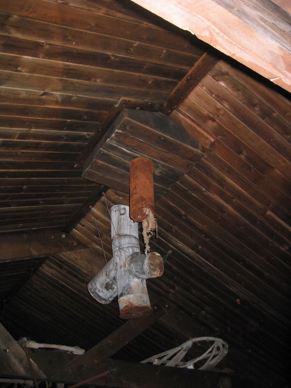 2003-04 Flue in Scott's 'Terra Nova' Hut