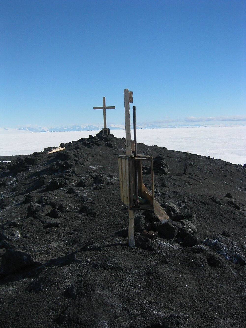 Instrument shelter on Wind Vane Hill (002)