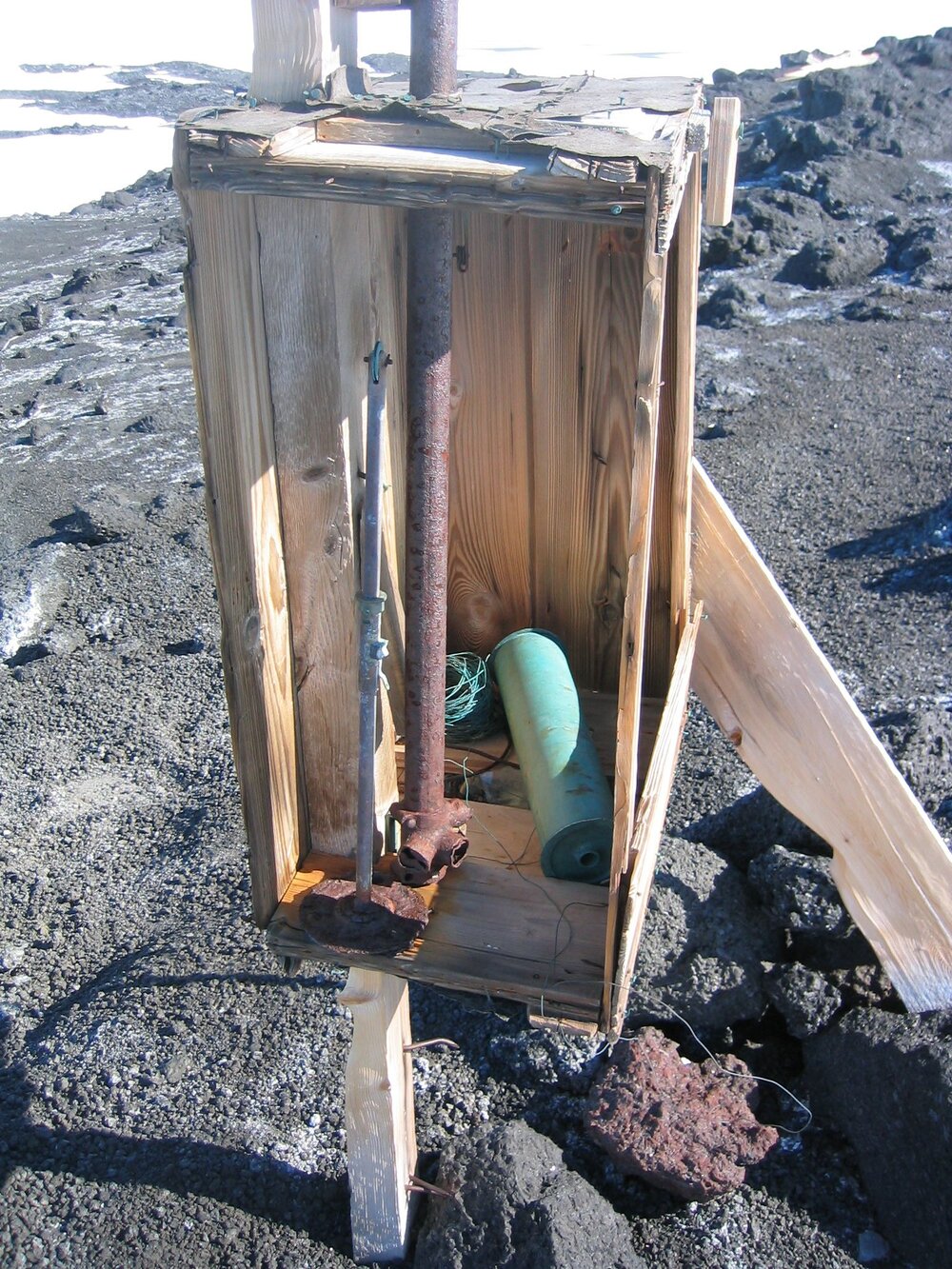 Instrument shelter on Wind Vane Hill (003)