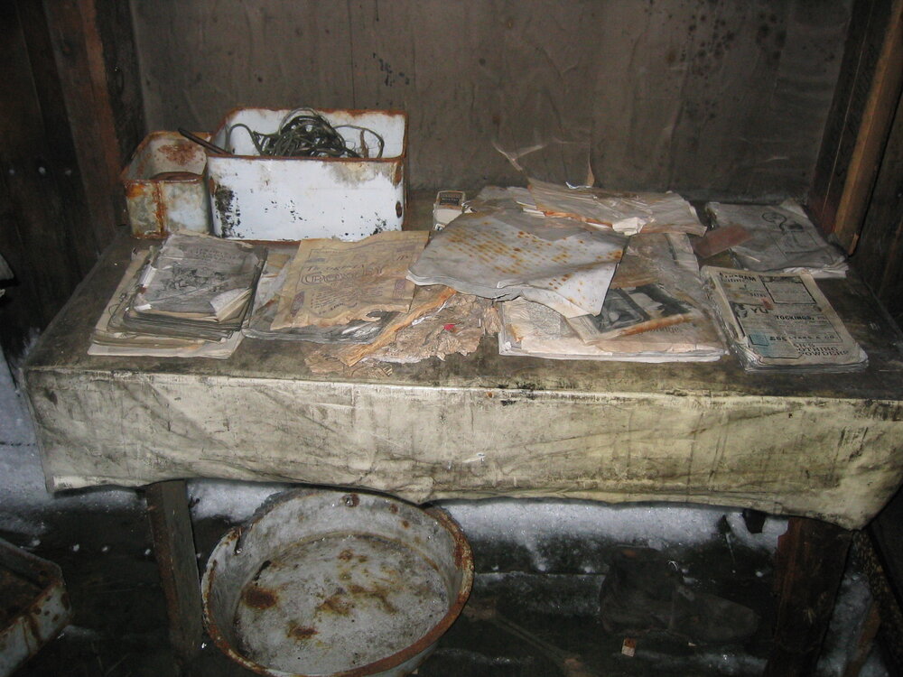 2003-04 Geology table in Scott's 'Terra Nova' Hut