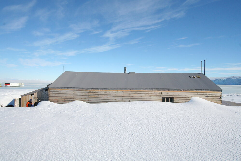 2008-09 'Terra Nova' hut, General exterior (157)