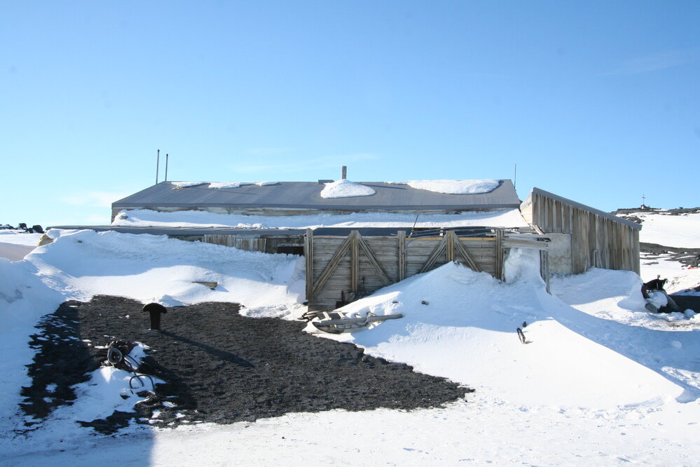 2008-09 'Terra Nova' hut, General exterior (159)